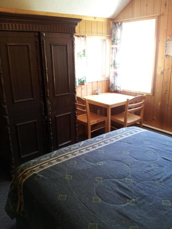 Steamboat Mountain Chalets Hotel Spillimacheen Quarto foto