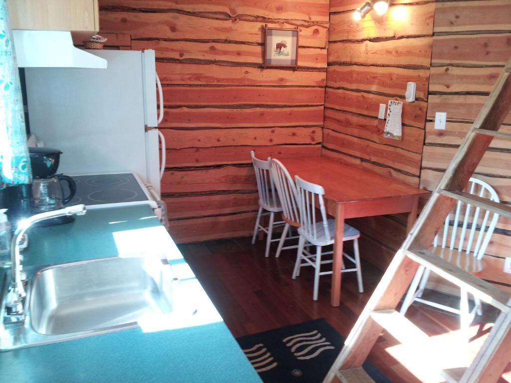 Steamboat Mountain Chalets Hotel Spillimacheen Quarto foto